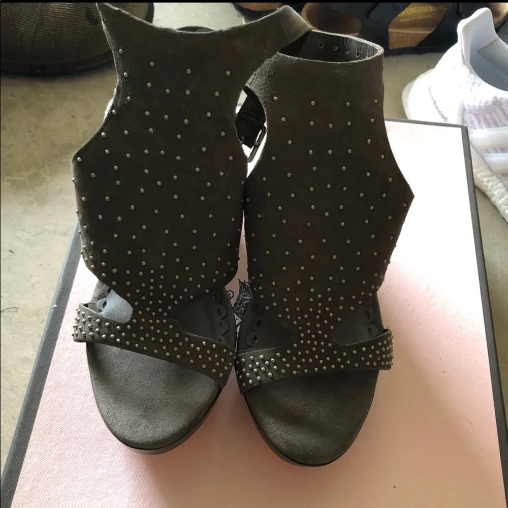 Juicy Couture sandal size 6